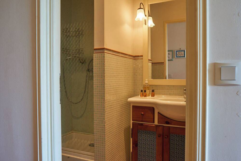 Apartamento entero, Quiet, comfortable studio, swimming pool, private parking. Near Leucate/Sigean in La Palme, Region de Narbonne