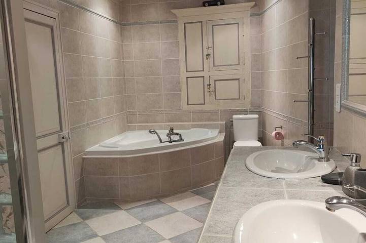 Location de vacances pour 10 personnes, avec jardin et terrasse à Varaignes - 4