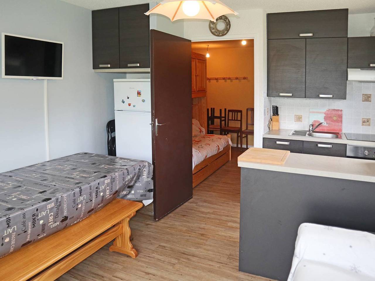 Appartement entier, Grand studio 5 personnes avec balcon, parking, proche station in Les Orres, Parc national des Écrins