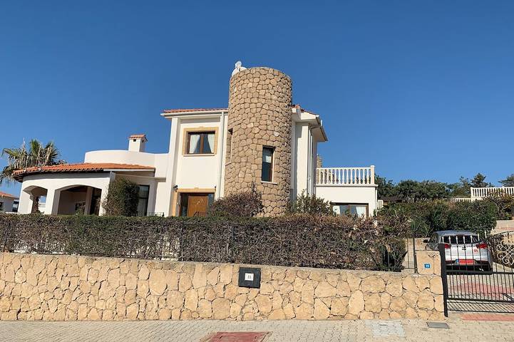 Villa für 6 Personen, mit Garten und Balkon - 1