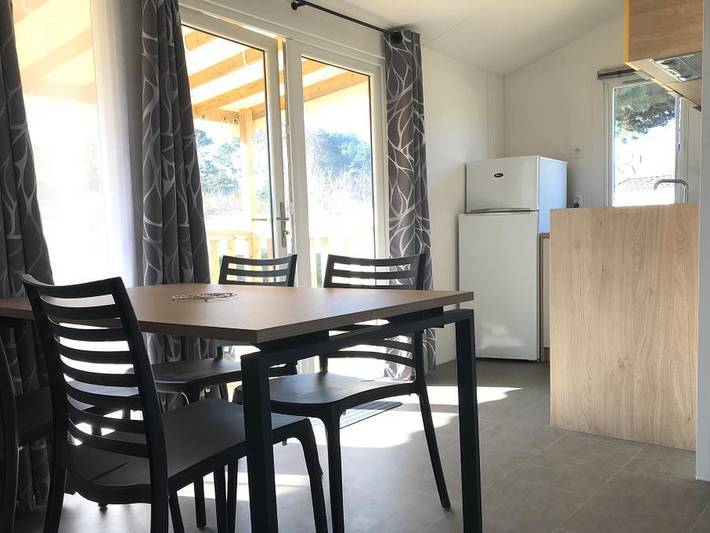 Camping de Kerabus - Mobilheim 4 personen - Mobilheim 28 bis 30 m² - 2 Zimmer - halbbedeckte oder überdachte Terrasse - Tv -. in Carnac, Côte des Mégalithes
