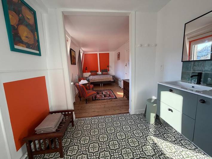 Chambre d’hôte pour 2 personnes, avec Terrasse ainsi que Jardin et Vue dans Office de Tourisme d'Etretat