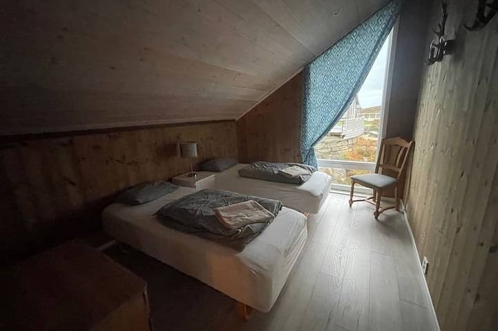 Large, beautiful cottage by the sea 45 min from Bergen!  High Standard! in Sund