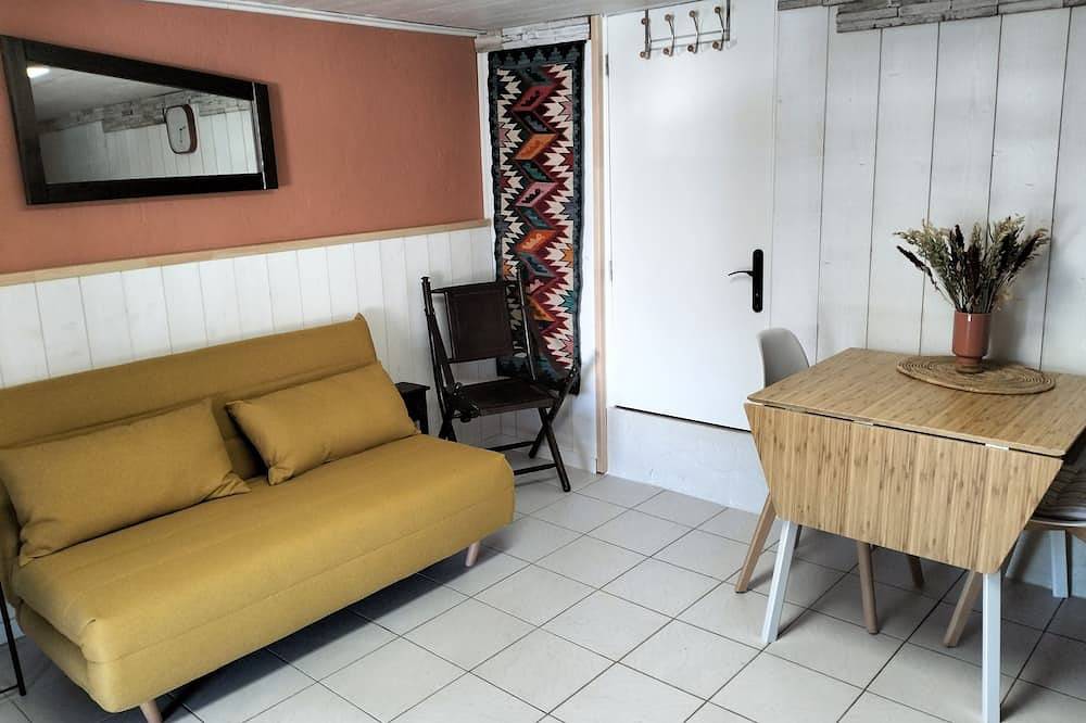 Entire apartment, Studio Avec Terrasse au Calme in Hyeres, Toulon region
