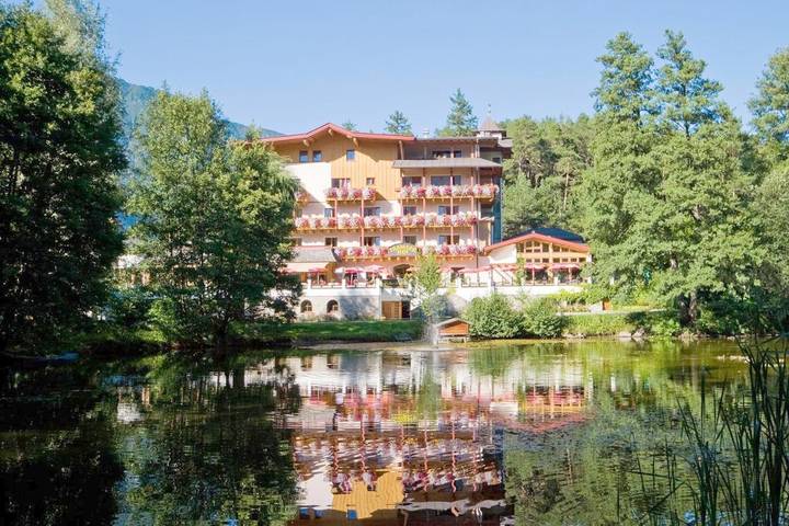 Hotel für 2 Personen, mit Balkon und Terrasse sowie Garten und Sauna in Landeck
