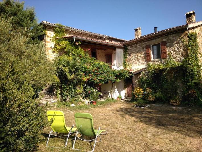 Location de vacances pour 4 personnes, avec Terrasse ainsi que Jardin et Vue à Pommerol