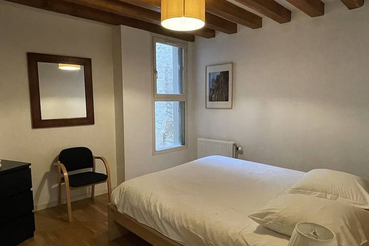 Apartamento entero, Le Saint-Nicolas-Apartamento-Firma-Baño en la habitacion-Vista a la Ciudad in Auxerre, Auxerre region