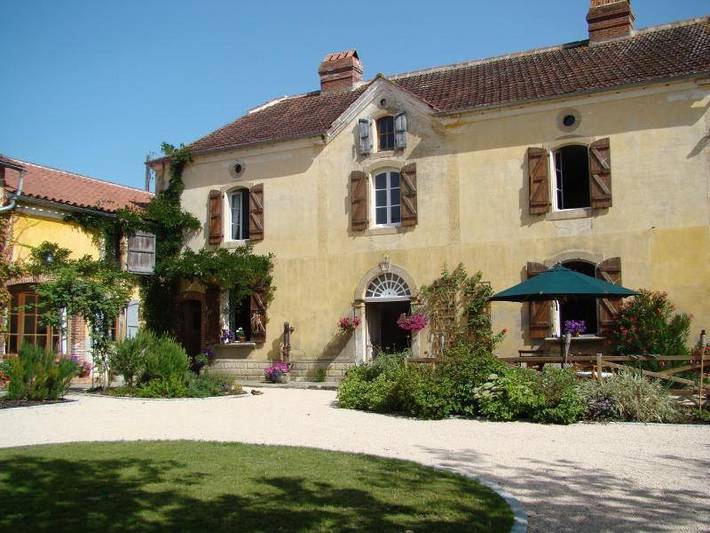 Maison de campagne pour 14 personnes, avec Terrasse ainsi que Jardin et Piscine à Lascazères