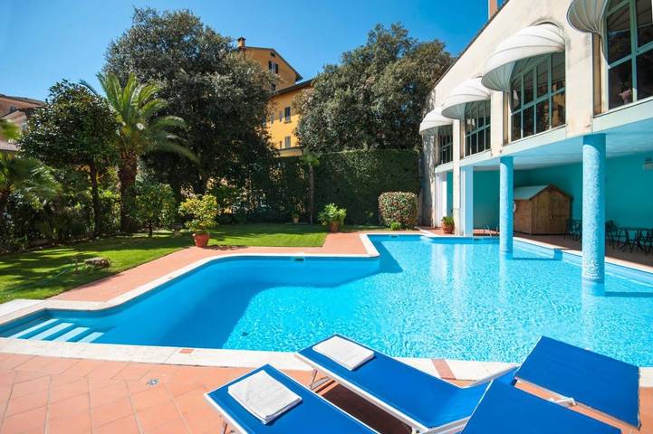 Hôtel pour 2 personnes, avec jardin ainsi que vue et piscine, animaux acceptés