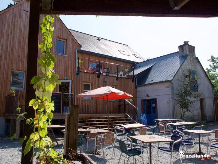 Location de vacances pour 23 personnes, avec Terrasse ainsi que Jardin et Vue à Augan