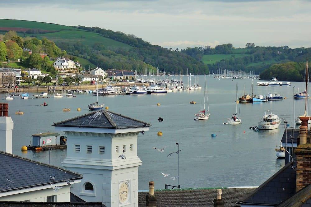 Morocco House, amazing views river Dart sleeps 6 amenities close, ferry, train in Kingswear, Devon