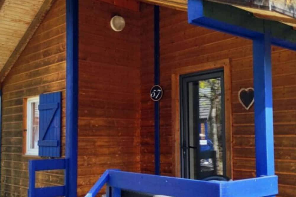 Chalet para 2 Pers con Terraza en Challes-les-Eaux in Challes-les-Eaux, Chambéry region