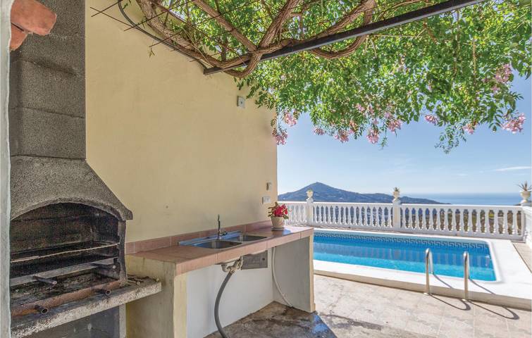 Retraite en bord de mer avec piscine et terrasse in Corumbela, Sayalonga