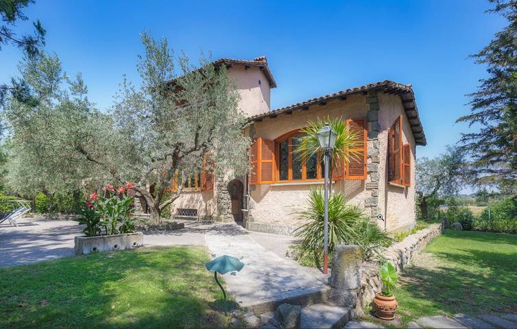 Casa vacanza per 8 persone, con piscina e giardino nonché terrazza a Ciampino