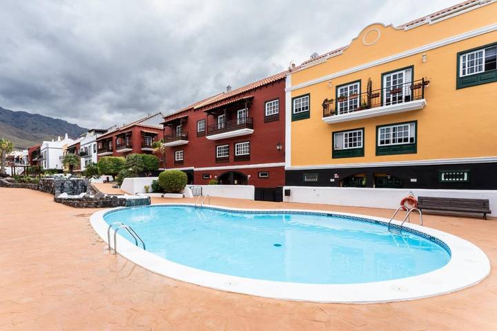 Apartamento para 5 personas, con piscina y piscina para niños además de vistas y jardín en Las Nieves
