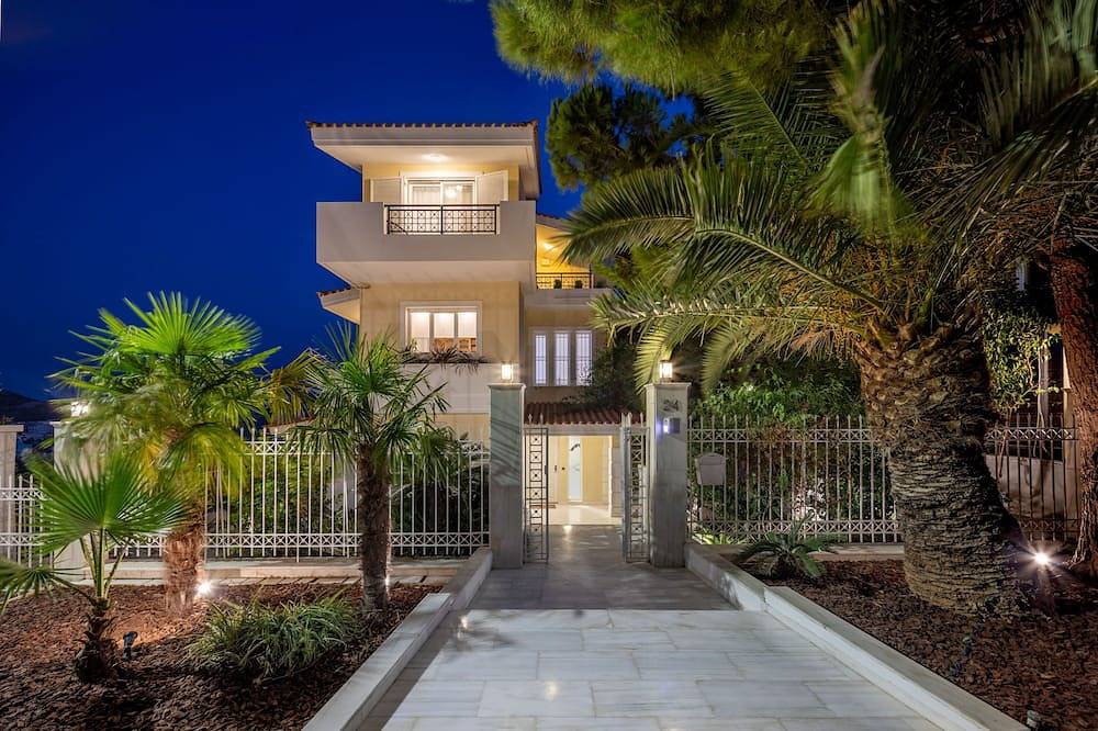 The Southern Mansion - with private pool in Voula, Regionalbezirk Ostattika