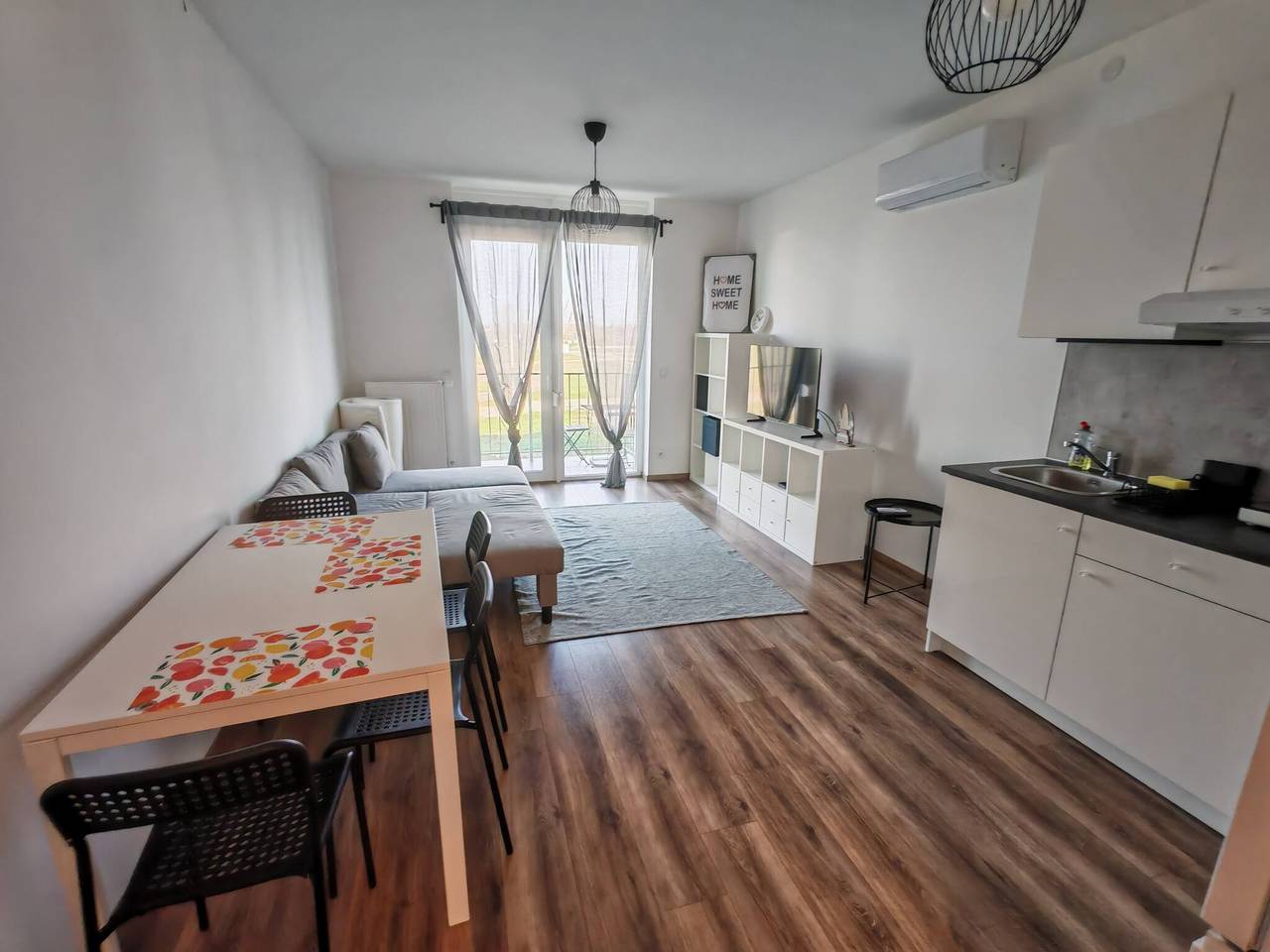 Gehele studio, Studio voor 2 personen met balkon/terras in Kecskemét, Kecskeméti District
