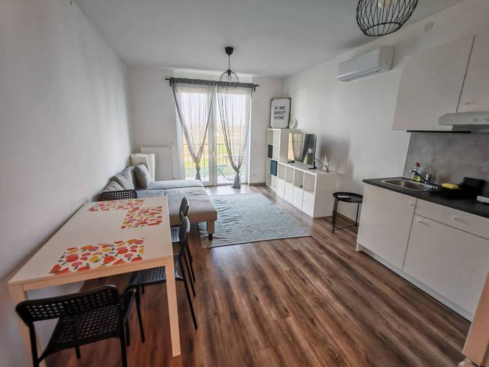 Ganzes Studio, Juniper Studio in der Nähe von Supermärkten in Ketschkemet, Kecskeméti járás