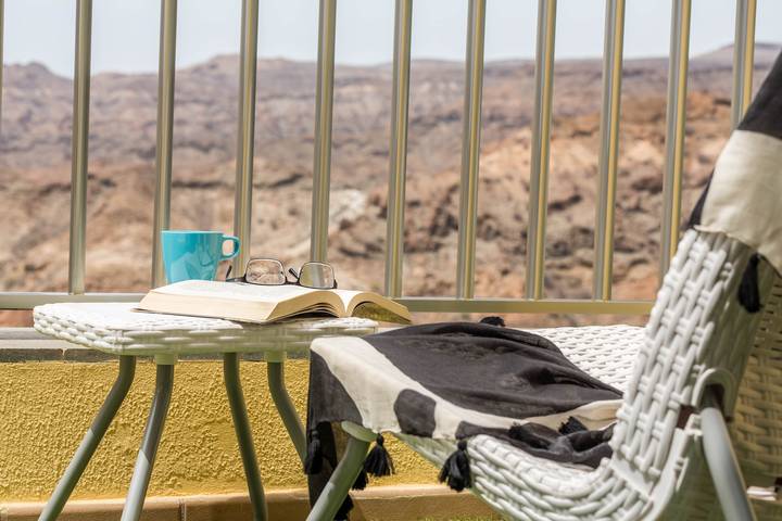 Ganze Wohnung, Ferienwohnung "Happy Dreamer" mit Gemeinschaftspool, Terrasse und Blick auf die Berge in Puerto Rico (Gran Canaria), Mogán