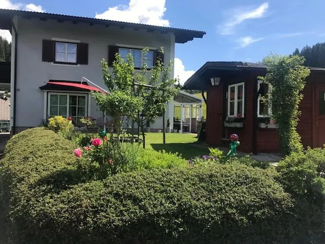Ferienwohnung für 13 Personen, mit Garten und Ausblick, kinderfreundlich - 1