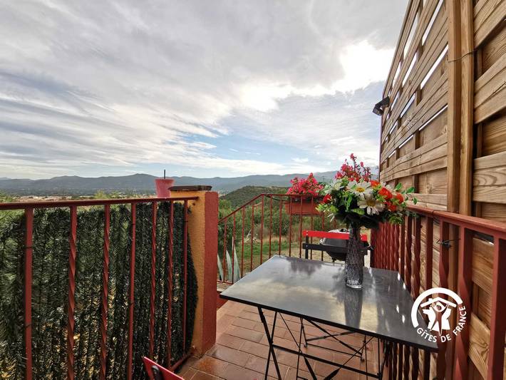 Gîte pour 2 personnes, avec Terrasse ainsi que Jardin et Piscine