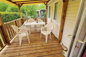 Camping pour 6 Personnes dans Cadenet, Parc naturel régional du Luberon, Photo 4