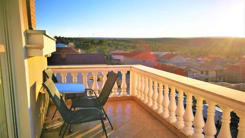 Ferienwohnung für 5 Personen, mit Pool und Terrasse in Obrovac