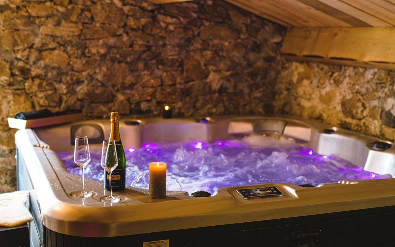 La Ferme de Beauregard Spa -Lanarce 07660 - jacuzzi et sauna in Lanarce, Ardèche
