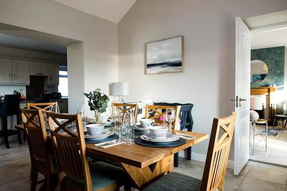 ★Tranquil, Modern & Stylish | Breathtaking Views ★ in Donegal, County Donegal