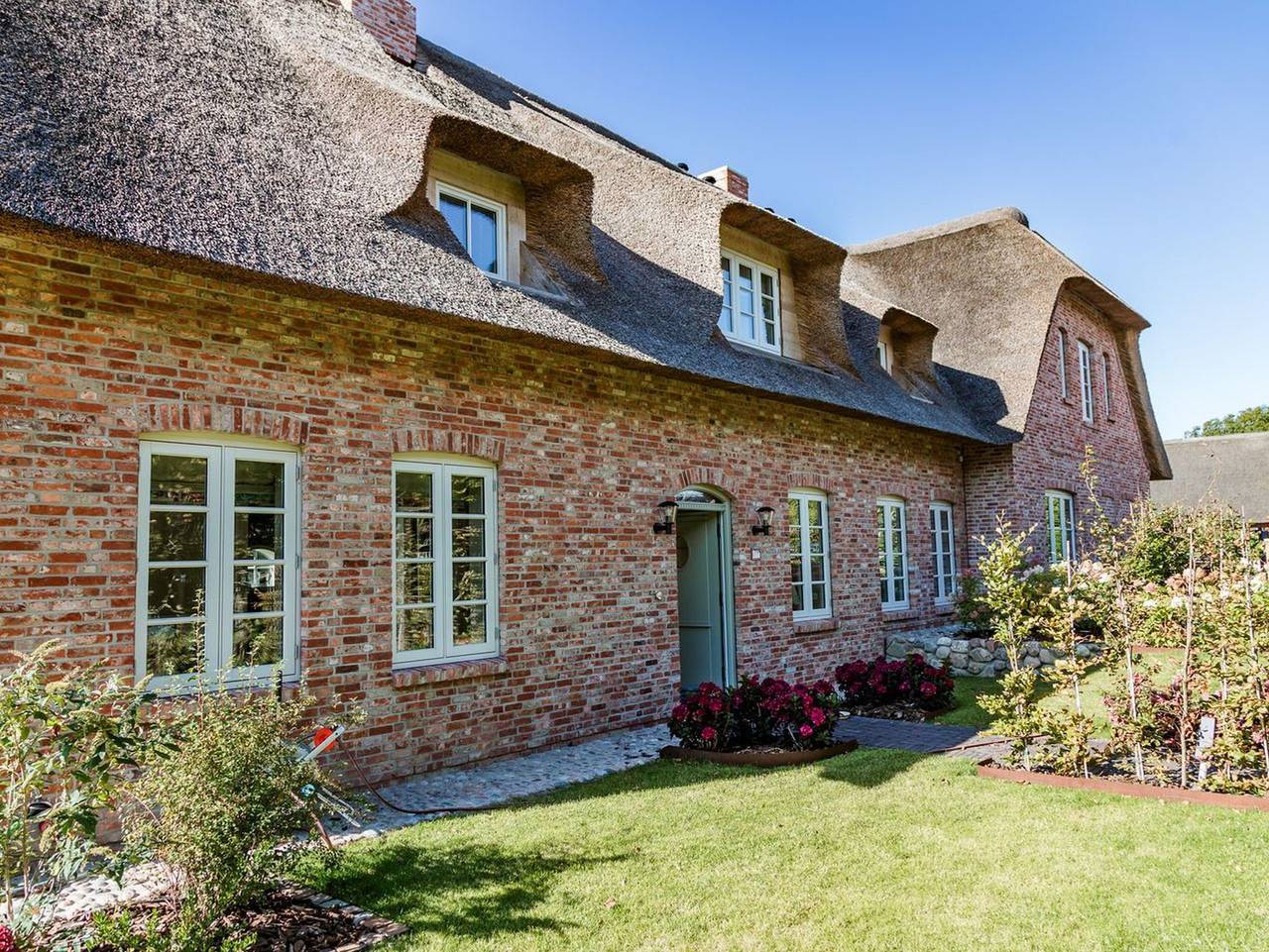 Hummerklippen b - Exklusiver Ferienhausteil mit Terrasse, Sauna und Gartenblick in Süderende in Süderende, Föhr