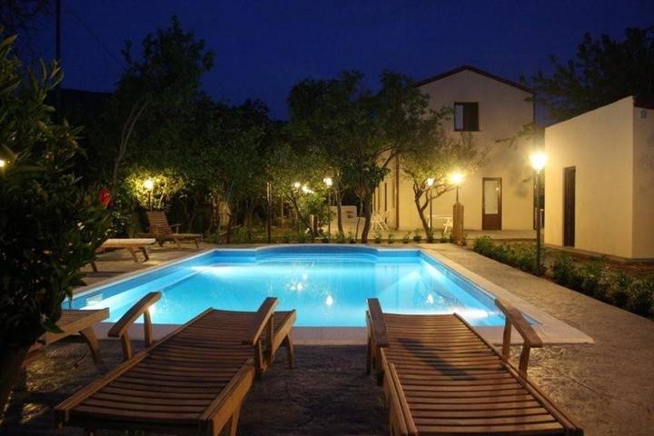 Casa vacanza per 13 persone, con Terrazza e Giardino nonché Piscina per bambini e Piscina a Lascari