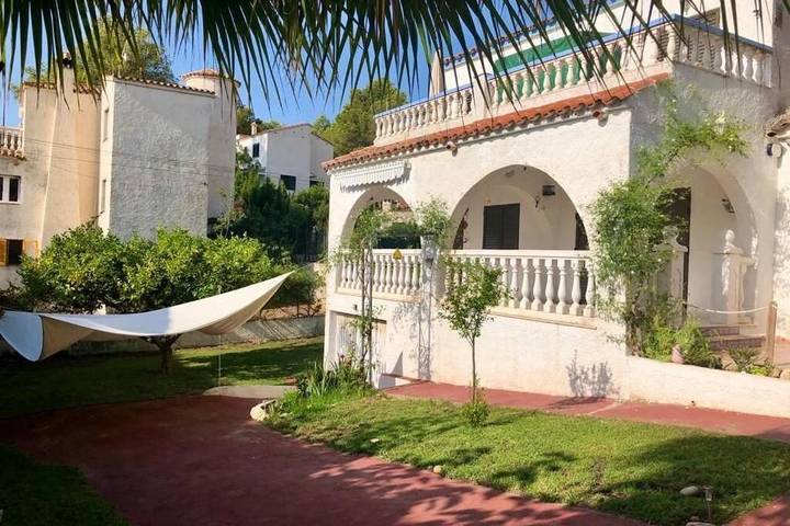 Ferienhaus für 6 Personen, mit Balkon und Terrasse sowie Garten und Ausblick