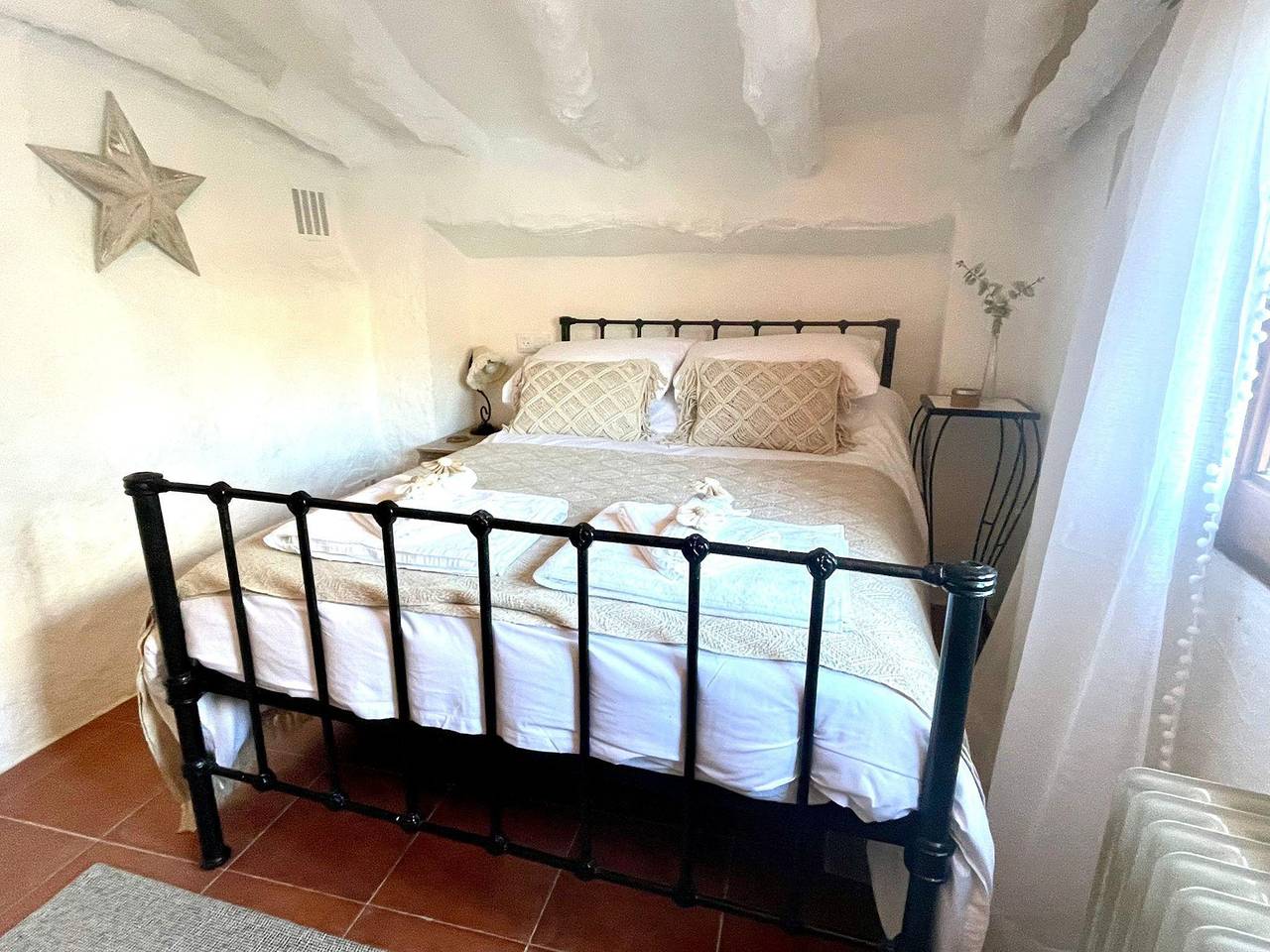 2-Bed Country House - Mountain Views - Sleeps 6 in Rute, Sierras Subbéticas