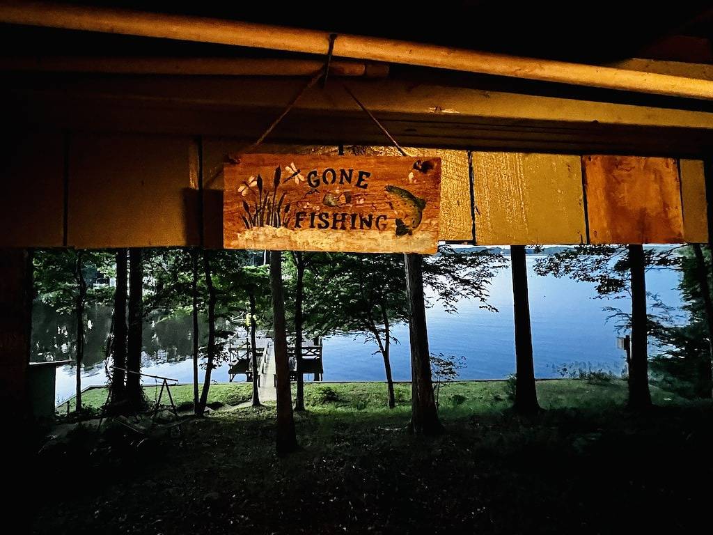 Cozy Cabin with Screened Porch and Fishing Dock on Lake D'Arbonne in Union Parish