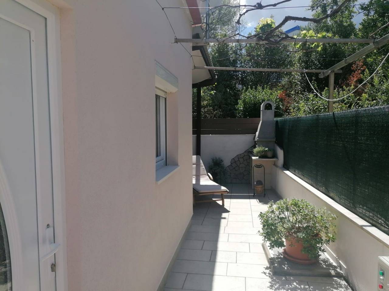 Strandnahes kleines Ferienhaus mit Terrasse in Silo (Krk), Krk