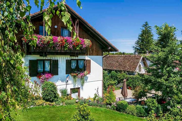 Ferienwohnung für 5 Personen, mit Terrasse und Garten sowie Ausblick in Andechs