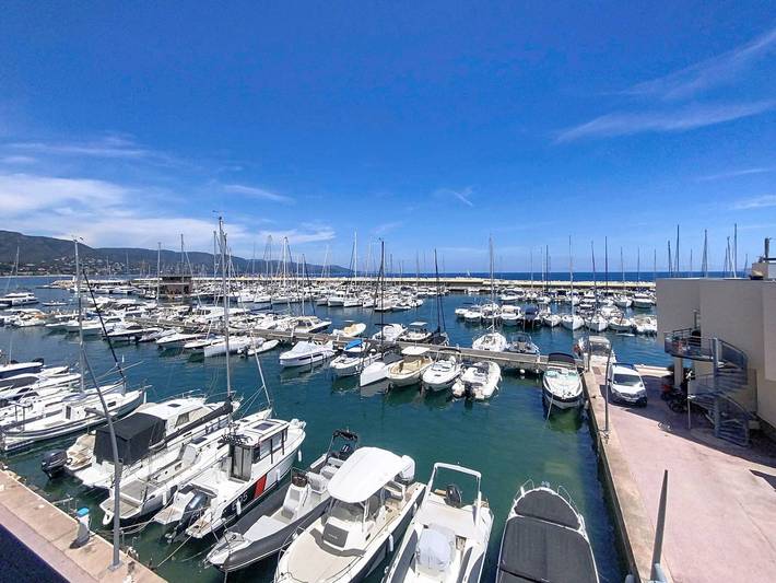 Gîte pour 6 personnes, avec piscine et terrasse dans Plage La Favière - 2