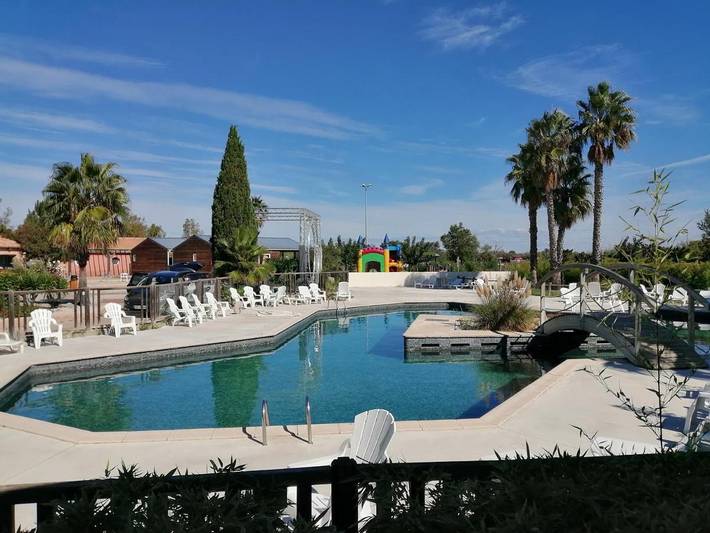 Camping pour 4 personnes, avec piscine ainsi que bassin pour enfant et terrasse, animaux acceptés dans Plage de l'Espiguette - 2