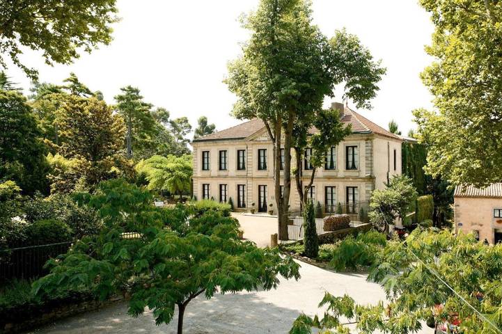 Hôtel pour 3 personnes, avec Terrasse et Jardin ainsi que Piscine et Vue dans Golf Club (Carcassonne)