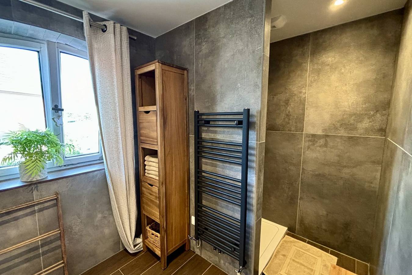Ganze Wohnung, Ferienwohnung für 6 Personen mit Balkon in Mittelhausbergen, Region Straßburg