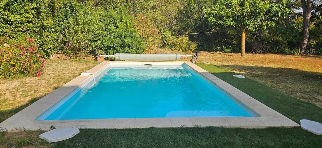Location de vacances pour 6 personnes, avec vue ainsi que jardin et piscine à Palaja - 4