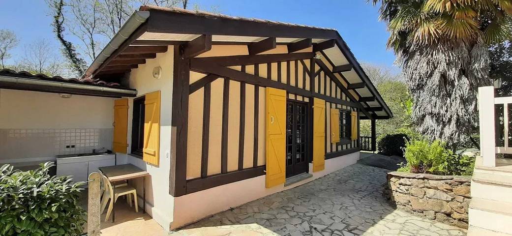 Maison de campagne pour 5 personnes, avec terrasse et piscine à Laurède