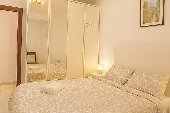 Entire apartment, Newly renovated apartment near the sea in Sant Adrià de Besòs, Barcelonès