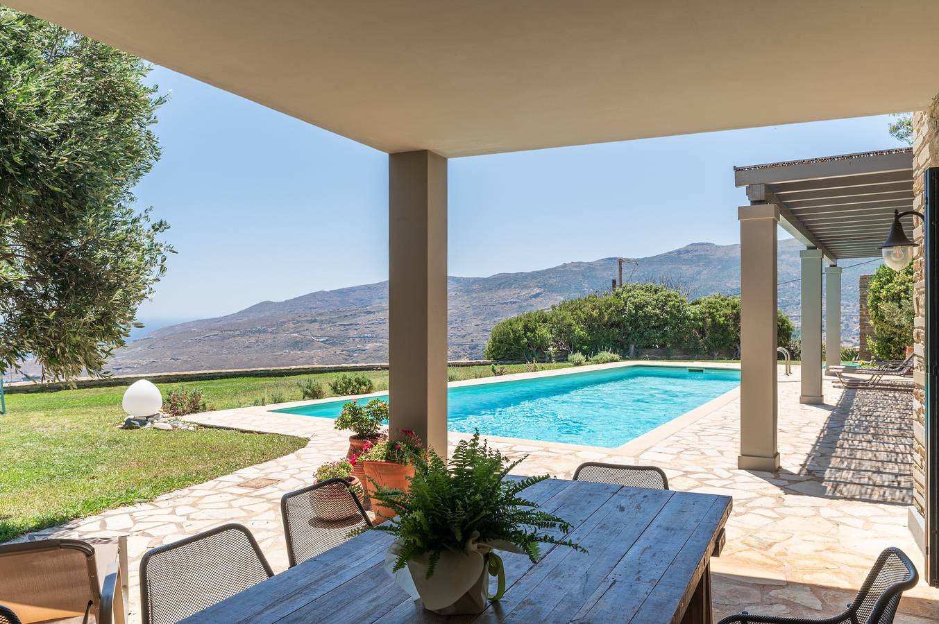 Casa vacanze 'Villa Oliva - Majestic Views' con piscina privata, terrazza privata e Wi-Fi in Andros