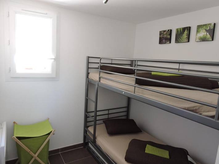 Location de vacances pour 6 personnes, avec vue ainsi que jardin et piscine à Solliès-Pont - 4