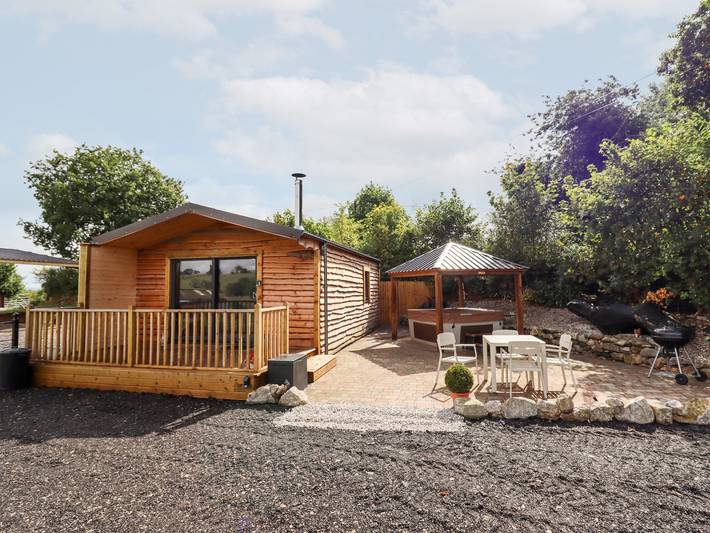 Hut for 2 people, with garden and hot tub - 1