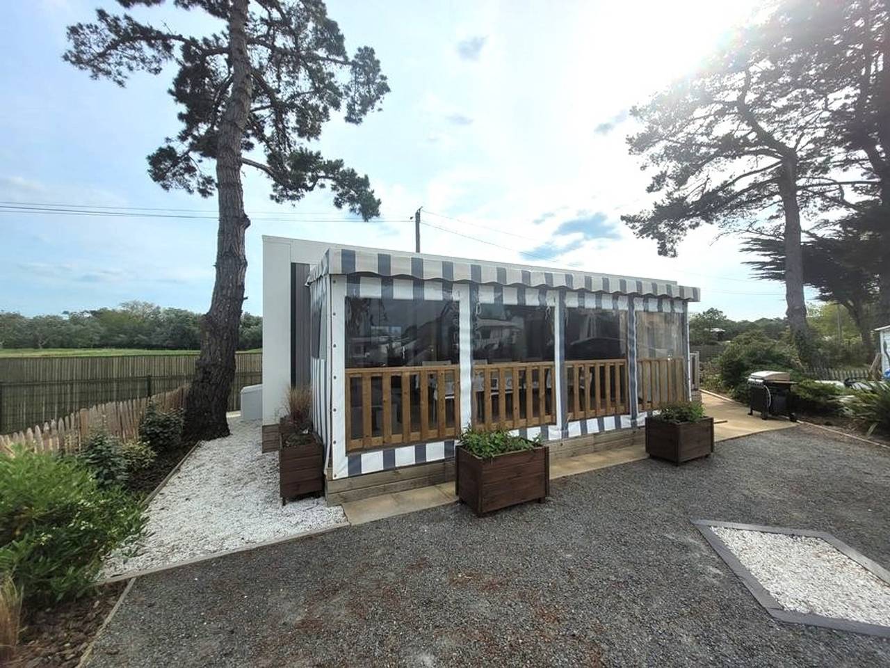 Mobil-home moderne avec piscine couverte, proche mer, 6 pers, animaux admis in Saint-Hilaire-de-Riez, Vendée