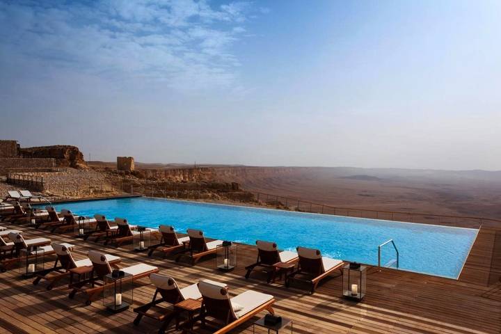 Hôtel pour 3 personnes, avec piscine et balcon ainsi que jacuzzi et sauna
