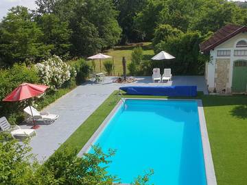 Gîte pour 4 personnes, avec vue ainsi que jardin et piscine à Gondrin