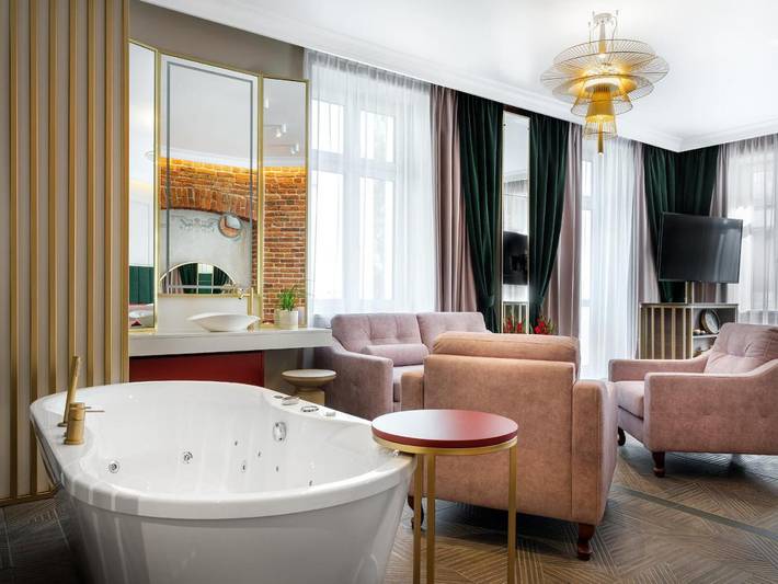 Apartahotel para 4 personas, con jacuzzi y balcón en Cracovia